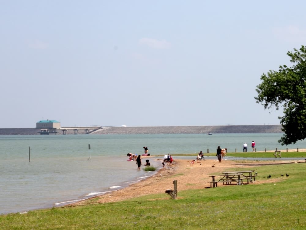 Lake Park closed to vehicle traffic due to high lake levels