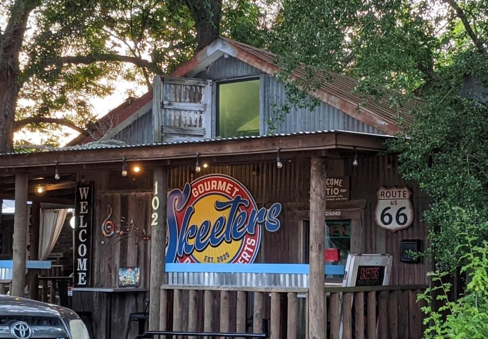 Skeeters Dogs & Desserts now open in Tomball
