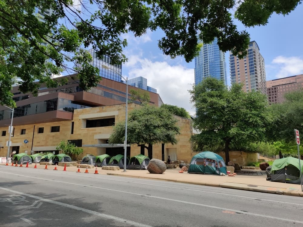 Austin Police Department clears tents around City Hall