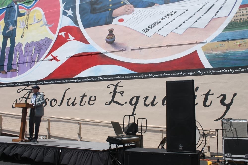 Galveston's mayor James Yarbrough called the mural "a great gift to Galveston." (Colleen Ferguson/Community Impact Newspaper)