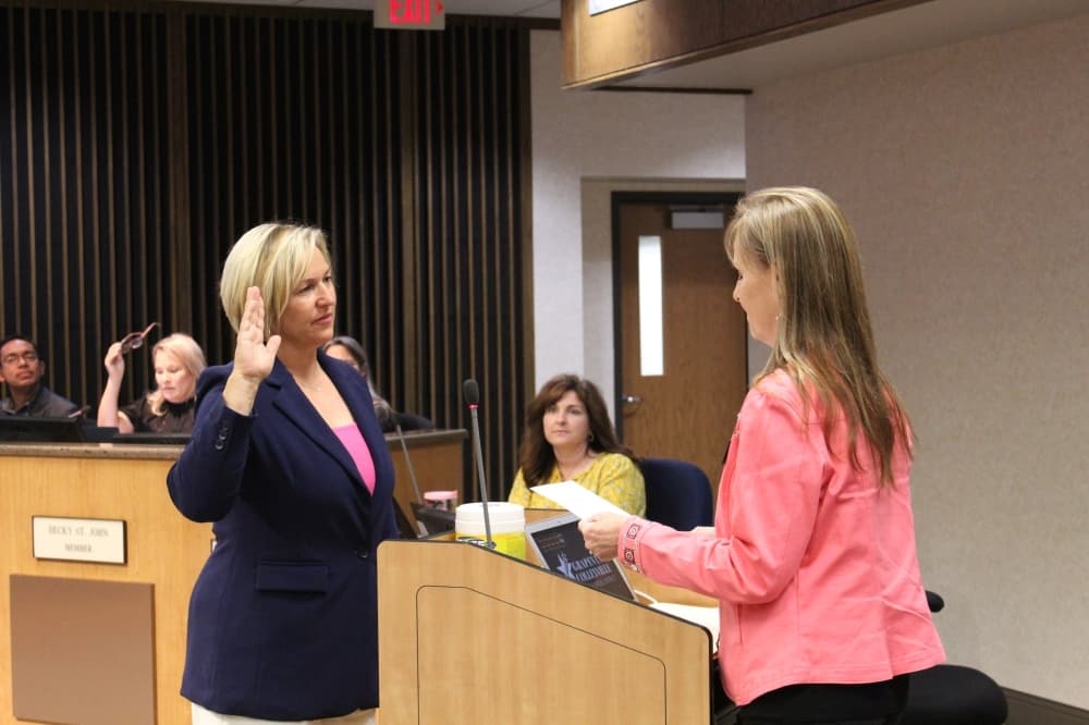 Shannon Braun sworn in as newest Grapevine-Colleyville ISD board member