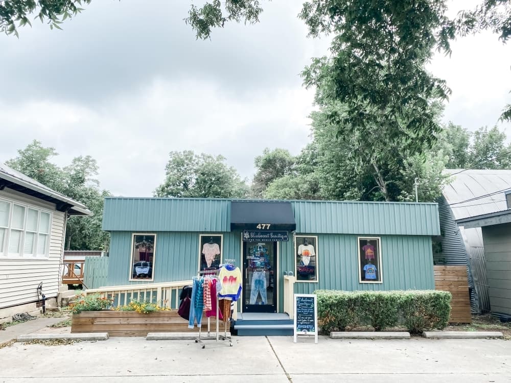 Bluebonnet Beautique relocates in New Braunfels