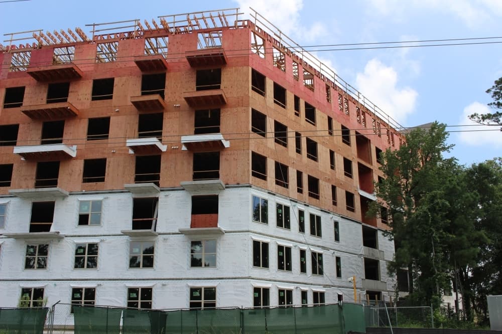 Work on Life Time Fitness, 400-unit apartment complex resuming after delays