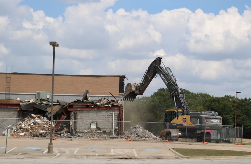 Demolition begins for former Lewisville ISD natatorium in Flower Mound