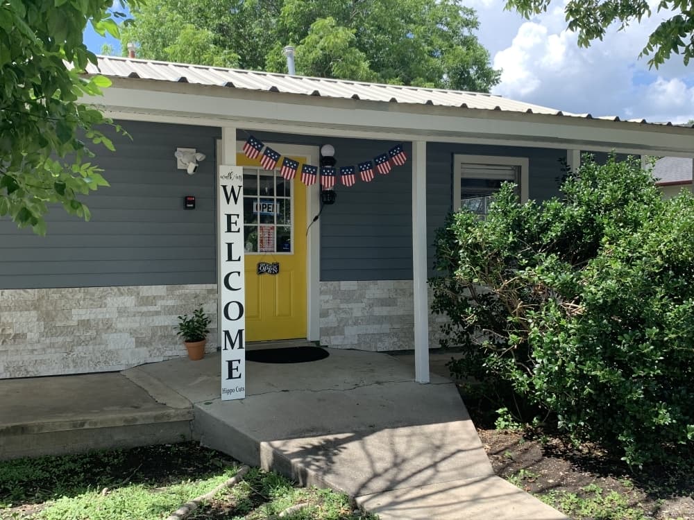 Hippo Cuts now open in Downtown Hutto
