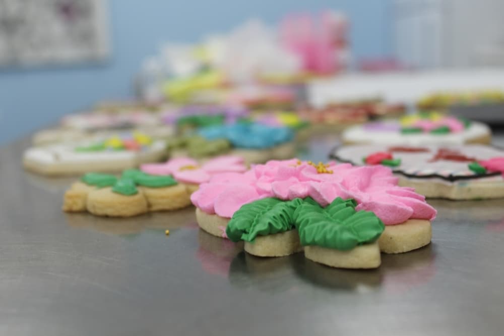 Cake Carousel offers a wide variety of classes for anyone looking to learn more about pastry decorating. (Erick Pirayesh/Community Impact Newspaper)