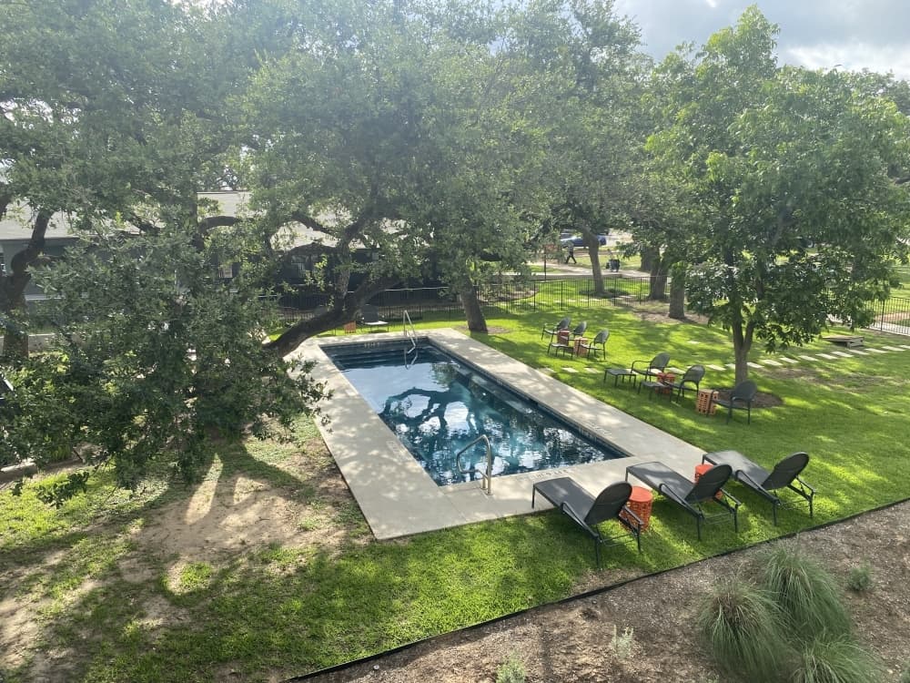 The pool at the Ruby Hotel is between the rooms and the bar. 