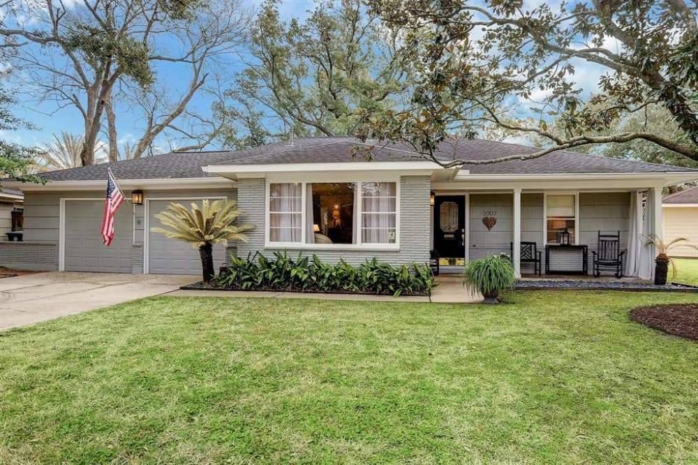 3007 Norris Drive, Houston: A mid-century ranch style home located in Knollwood Village, minutes from locations such as the Texas Medical Center, NRG Stadium, West University Place and The Galleria, it features a newly remodeled kitchen with Viking appliances, a marble-look polished tile, original hardwoods, a brand new HVAC system, a gas water heater, a recently installed roof, electrical that has been brought up to code, recessed lighting, a whole home surge protector, as well as a two car garage with auto openers. 3 bed, 2 full baths/1,681 sq. ft. Sold for $482,001-$552,000 on June 25. (Courtesy Houston Association of Realtors)