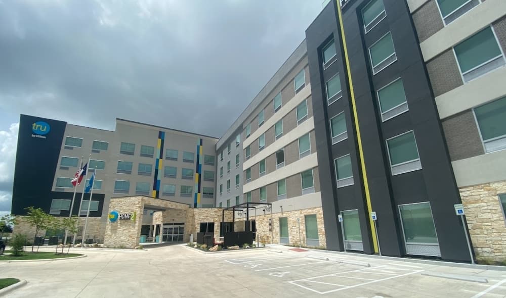 Haircuts, bar games and books: 5 new businesses now open or coming soon to Pflugerville