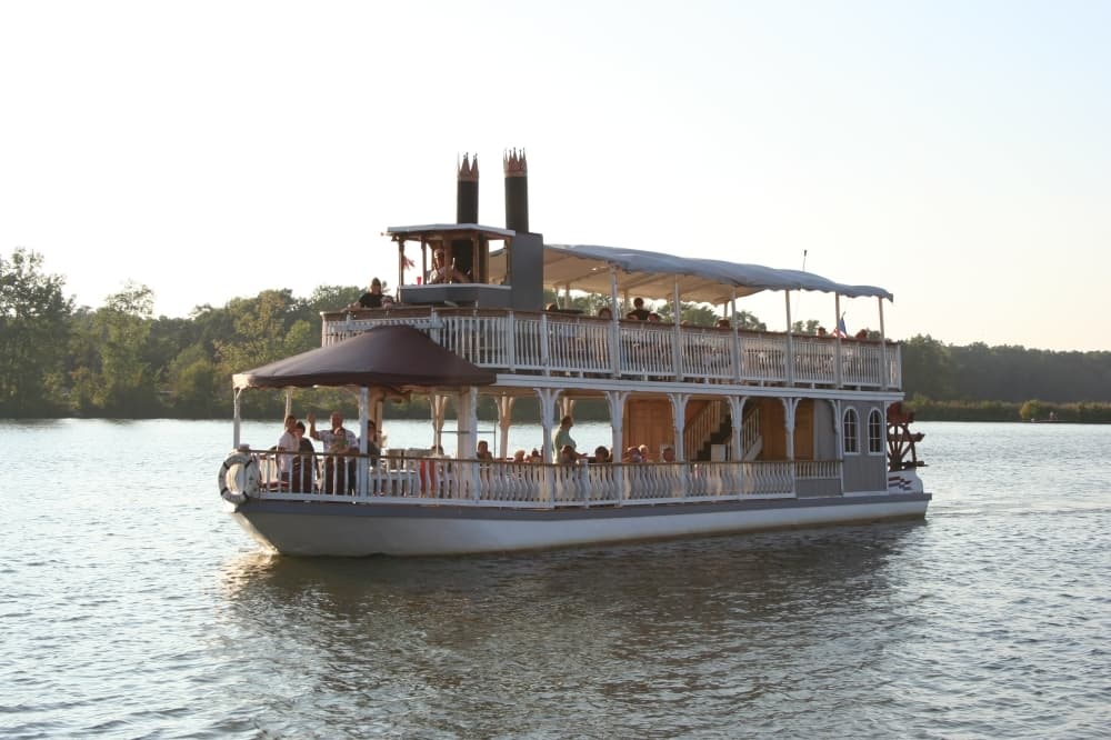 Lake Conroe Queen, 60-passenger double-deck boat, open for cruises