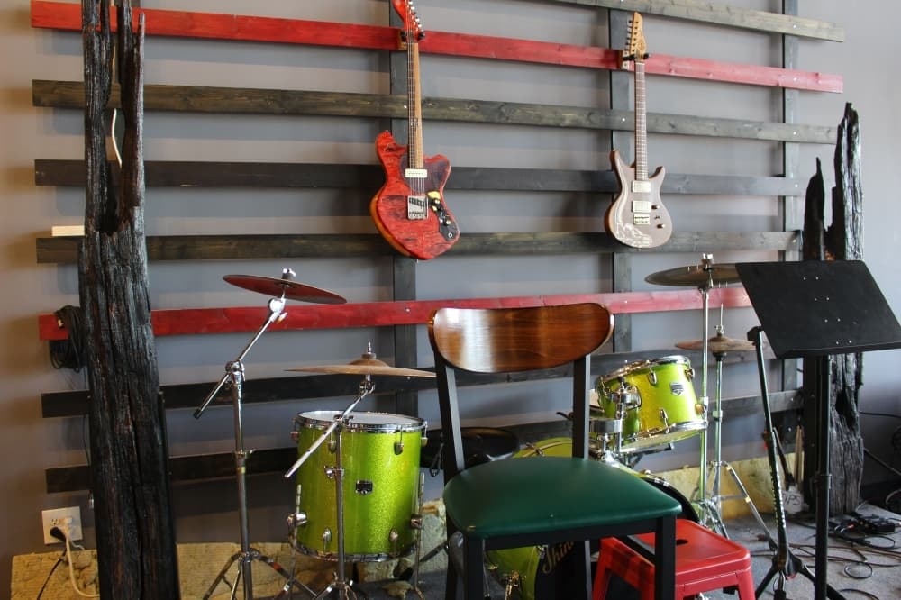 Guitars & Growlers has entertainment every night, including live music on Thursday through Sunday. (Brooklynn Cooper/Community Impact Newspaper)
