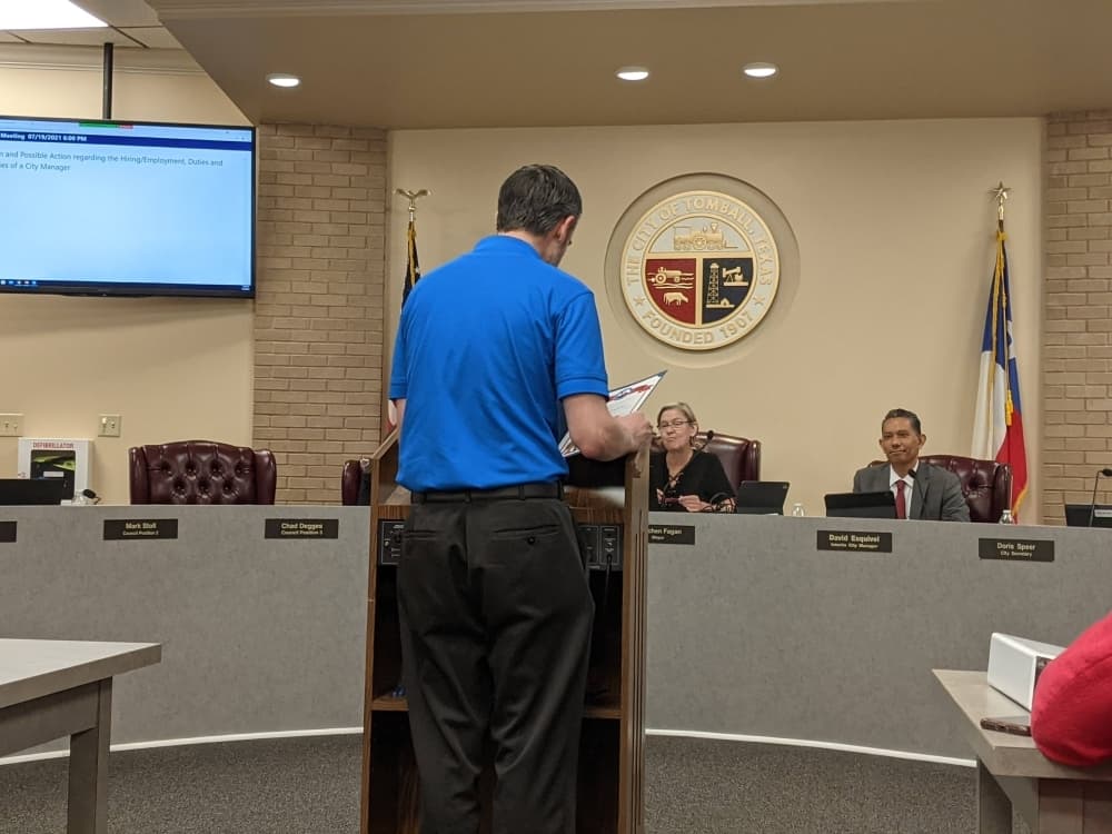 Kent Clingerman with Harris County Precinct 4's Community Assistance Department read a letter to council on behalf of Commissioner Jack Cagle congratulating Esquivel's promotion. (Anna Lotz/Community Impact Newspaper)
