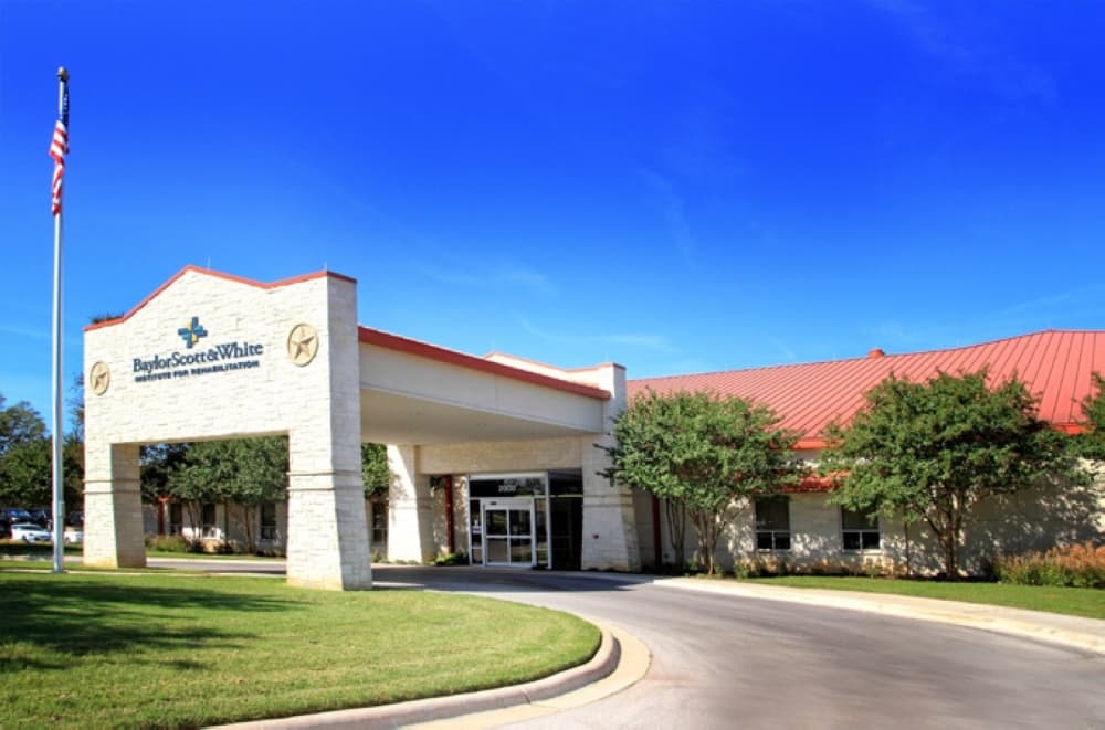 Wound care center open in Lakeway and more businesses coming to the Lake Travis-Westlake area