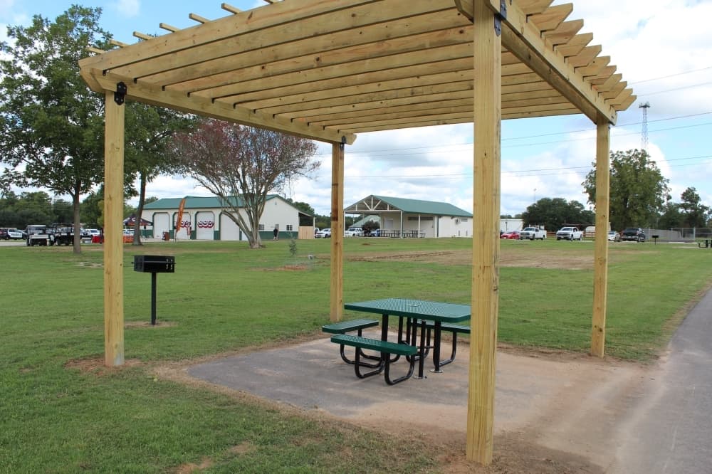 Fencing, deck business opens in Georgetown