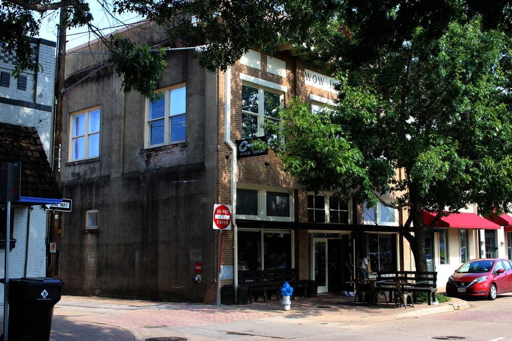 A new mural will be painted on the exterior wall of this building on Tennessee Street in downtown McKinney. (Miranda Jaimes/Community Impact Newspaper)