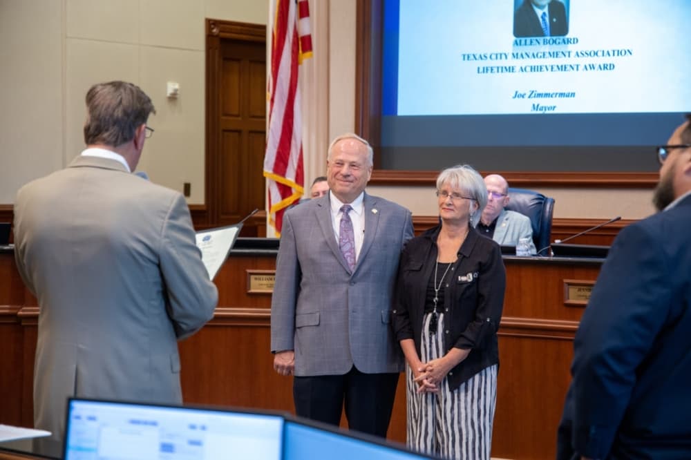 Former Sugar Land City Manager Allen Bogard recognized with lifetime achievement award