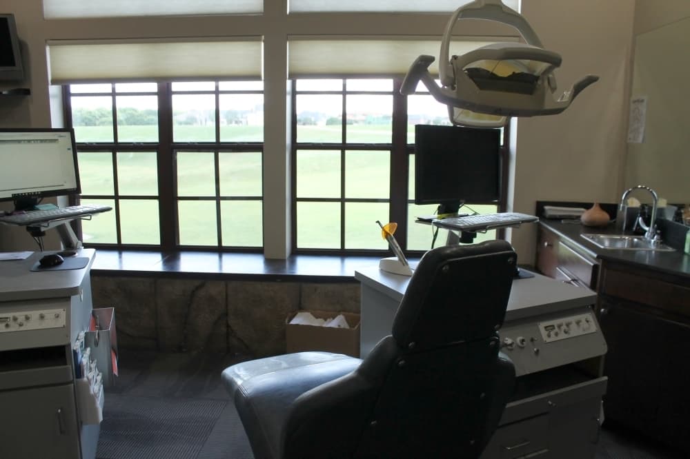Patients have a view of the green space behind the orthodontics office. (Lindsey Juarez Moncivais/Community Impact Newspaper)