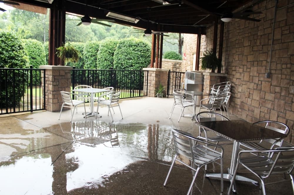 Hydeout Cafe features a tree-lined patio where dogs are welcome. (Karen Chaney/Community Impact Newspaper)