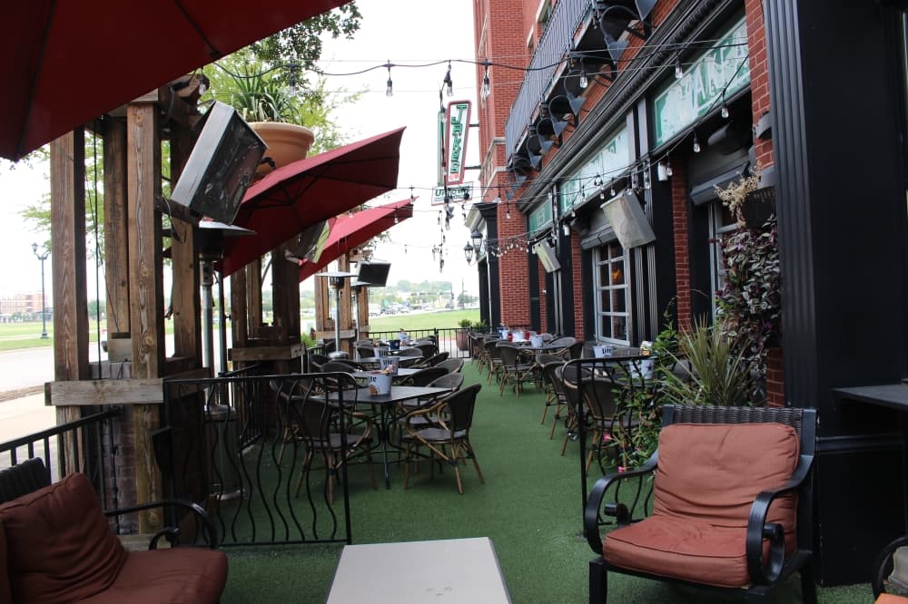 Jakes Burgers and Beer in Frisco offers patio seating. (Miranda Jaimes/Community Impact Newspaper)