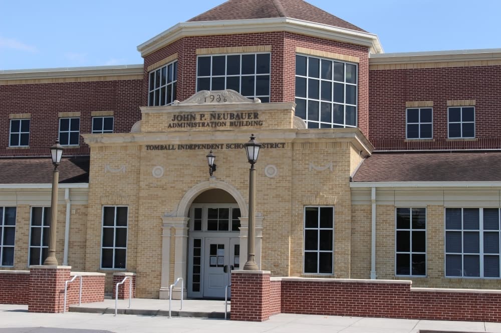 UPDATED: Lockdowns lifted after bomb threat at Tomball High School