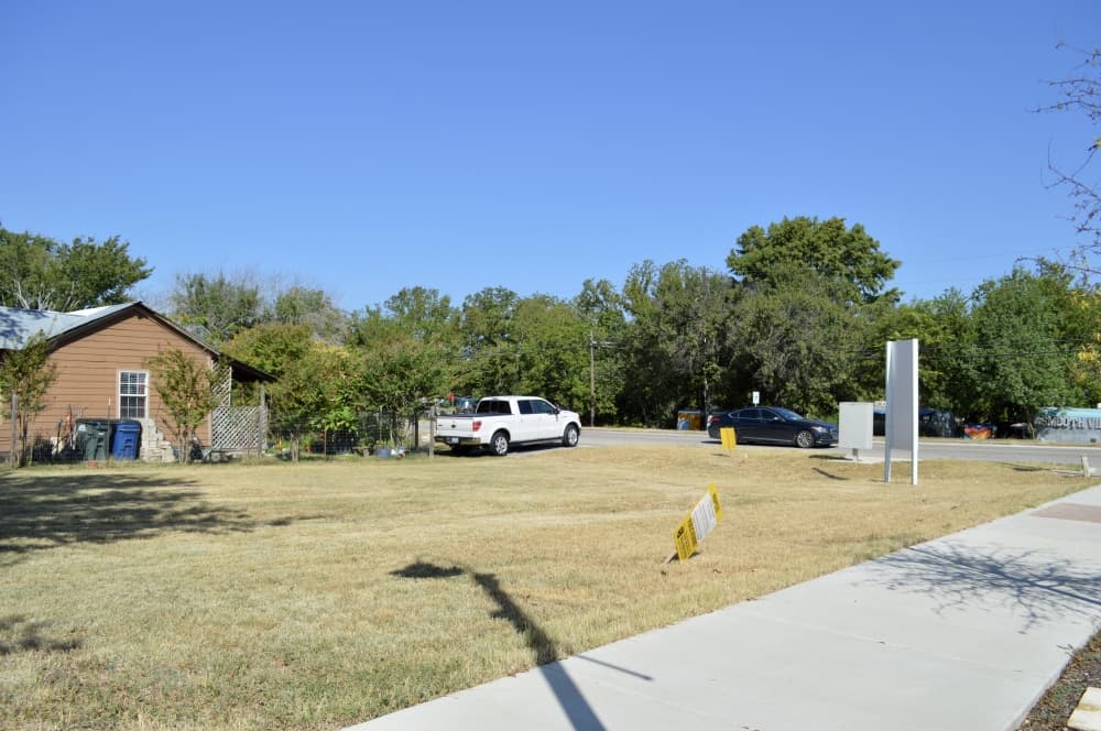 Zoning at 203, 208 and 210 N. Brushy St. is now an urban center zone and transect zone. (Taylor Girtman/Community Impact Newspaper)