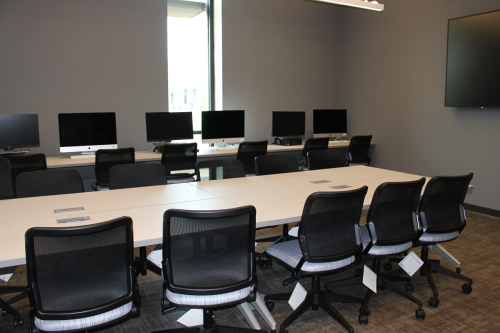 Collin College's IT Center features labs with desktops and open tables for students who prefer laptops. (Brooklynn Cooper/Community Impact Newspaper)