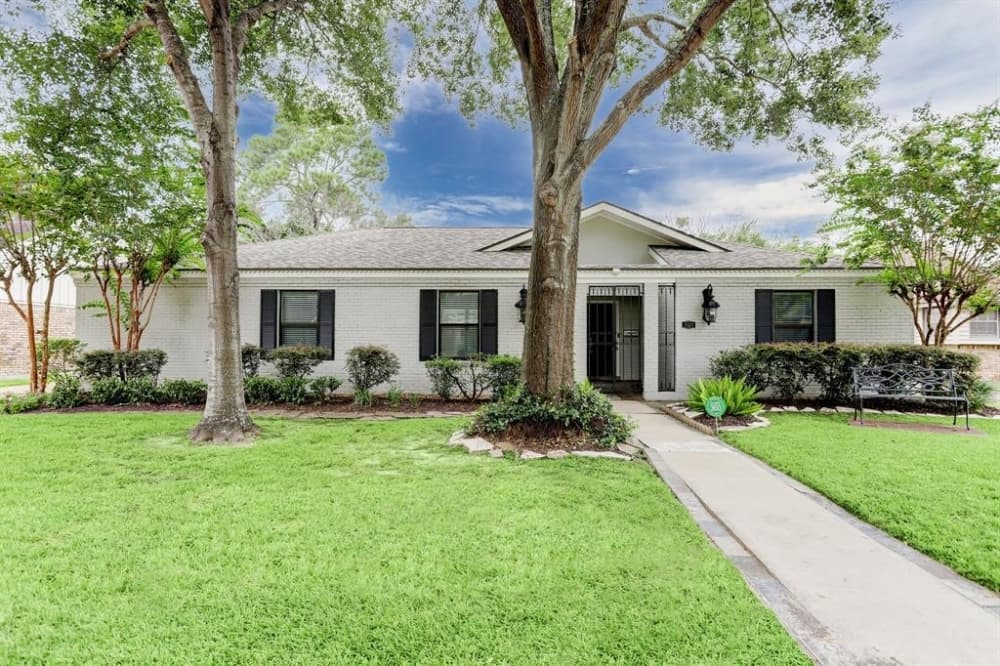 5522 Dumfries Drive, Houston: French and traditional style and originally built in 1963, this home was remodeled and upgraded in 2020 with a new roof installed in May 2021. The home additionally features HardiePlank siding, upgraded wall insulation and windows that are double paned with living area windows that are heavy-plate glass. In the home’s updated kitchen there is a stove with a five-burner dual fuel range along with subway tile backsplash, a pot filler over the cooktop, blue pearl granite, under-cabinet lighting and custom-built white cabinetry. 4 bed, 2 full bath/2,257 sq. ft. Sold for $370,000-$420,000 on Sept. 8. (Courtesy Houston Association of Realtors)