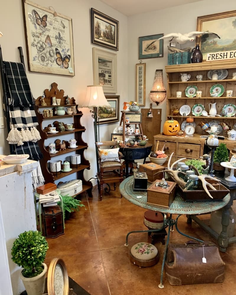 Montgomery gift shop Modern Farmhouse and Rusty Gate Antiques now open