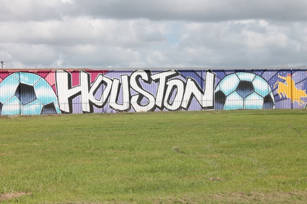 Hobby Airport unveils Houston-inspired mural in hopes of a 2026 World Cup bid