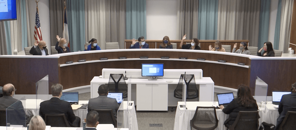 Austin ISD superintendent will serve another 2 years
