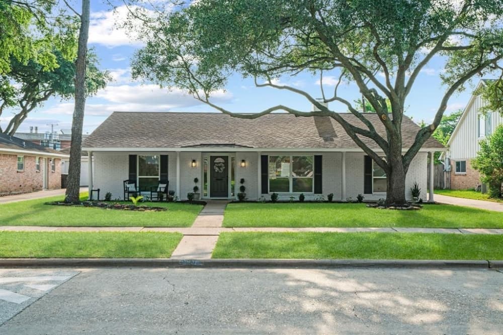 9502 Bob White Drive, Houston: A one-story home built in 1965 is located in the established Maplewood South neighborhood and features open-concept living and dining rooms that flow into a kitchen with a breakfast/wine bar area. Additionally, the home features a second living area or study that is accented with rustic barn doors along with a gourmet kitchen that has energy-efficient stainless steel appliances and includes soft-close cabinets/drawers and granite countertops. 4 beds, 2 full baths/2,283 sq. ft. Sold for $325,001-$370,000 on Oct. 6. (Courtesy Houston Association of Realtors)