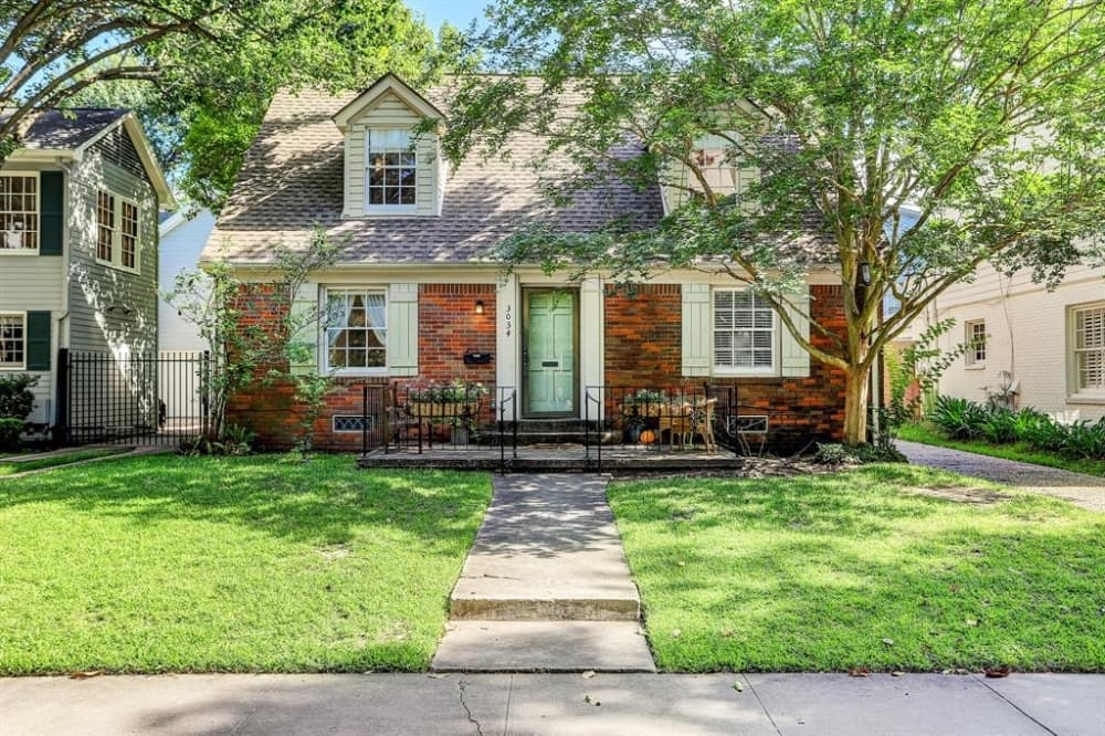 3034 Wroxton Road, Houston: A bungalow in the West University area built in 1939 offers one bedroom and one full bath downstairs with two additional bedrooms upstairs and a full bathroom. The home also features spacious living spaces, bay windows, wood floors and a backyard with a detached garage with extra storage. The house has received recent roof, plumbing and electrical updates. 3 beds, 2 full baths/1,613 sq. ft. Sold for $717,001-$827,000 on Oct. 13. (Courtesy Houston Association of Realtors)