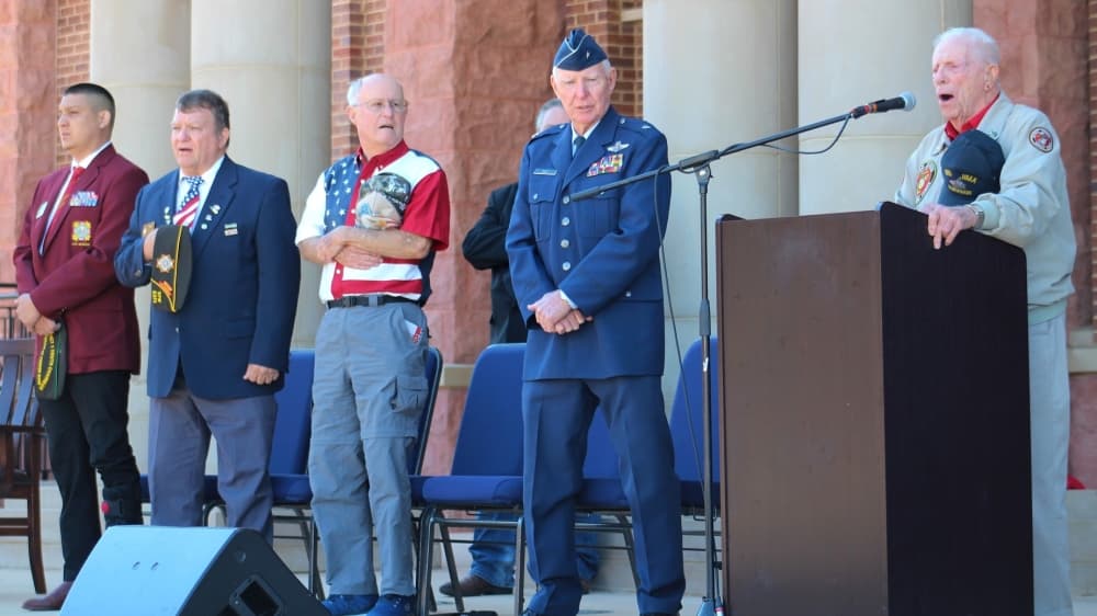 WWII Iwo Jima veteran Don Graves (right) sings "God Bless America". (Sandra Sadek/Community Impact Newspaper)