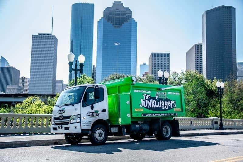 Junkluggers of League City & Pearland now open