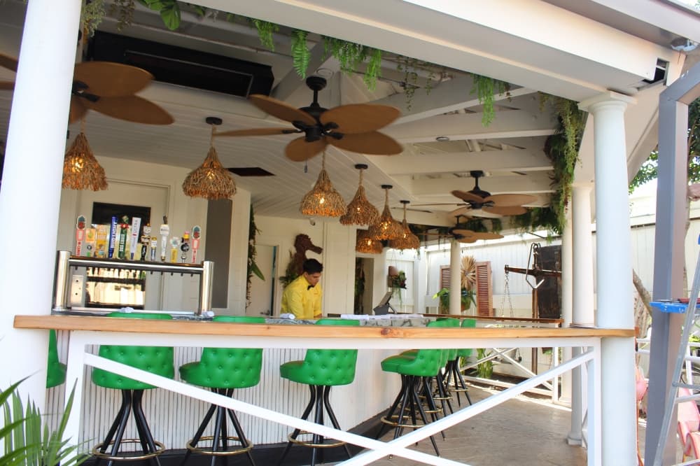 Outdoor bar