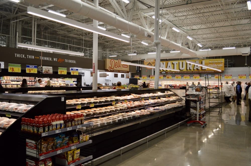 The new store has expanded food departments, including produce, dairy and H-E-B Organics. (Taylor Girtman/Community Impact Newspaper)