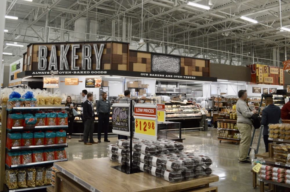 The new store has expanded food departments, including produce, dairy and H-E-B Organics. (Taylor Girtman/Community Impact Newspaper)