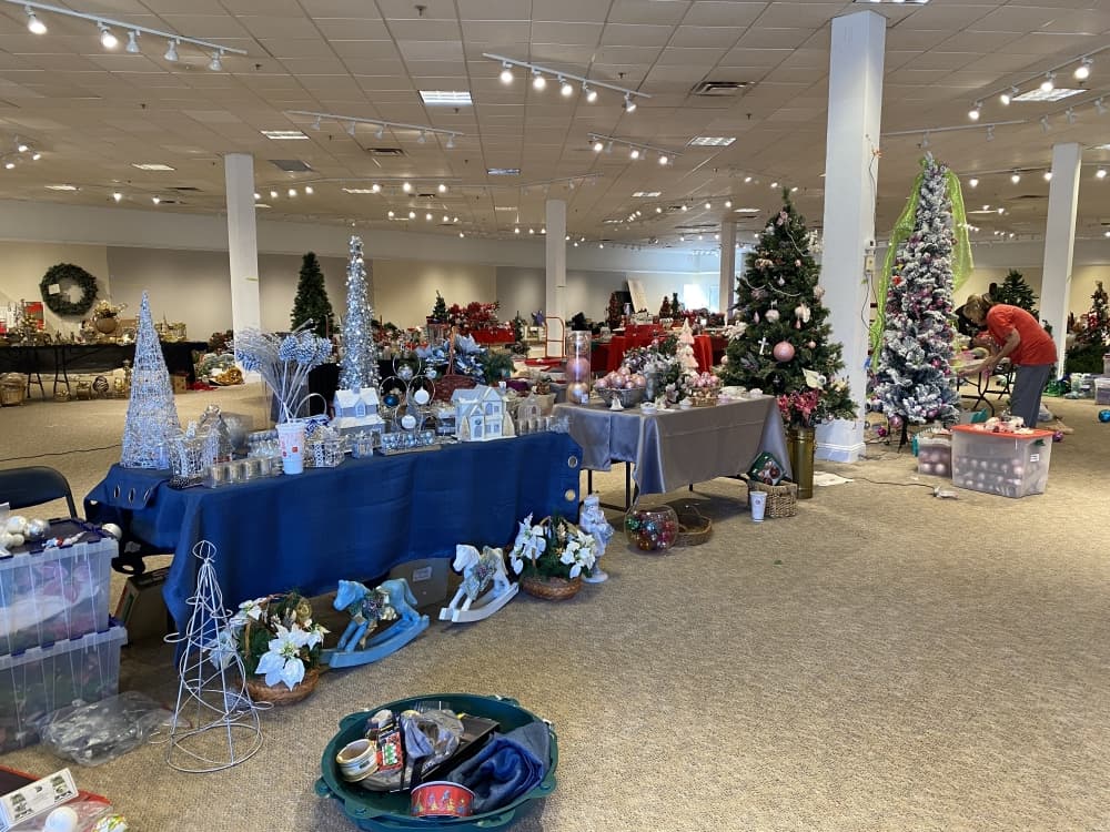 Christmas Decor and More to open in Lewisville