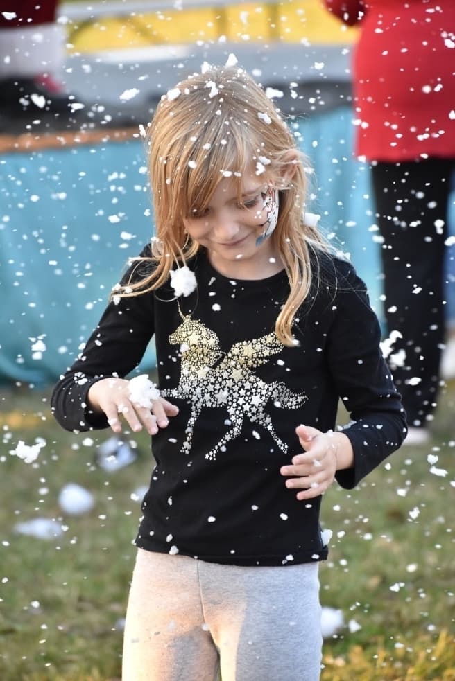 girl with snow