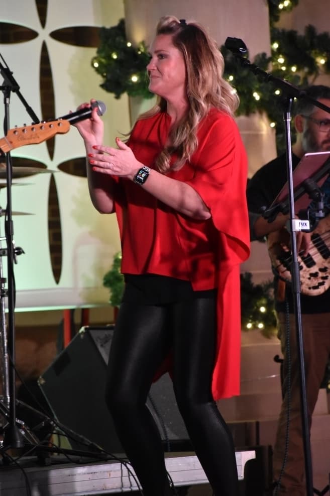 Hillary Stanton and her band, Texas High Road, performed at the Hometown Holiday event Dec. 4. (Anjali Krishna/Community Impact)