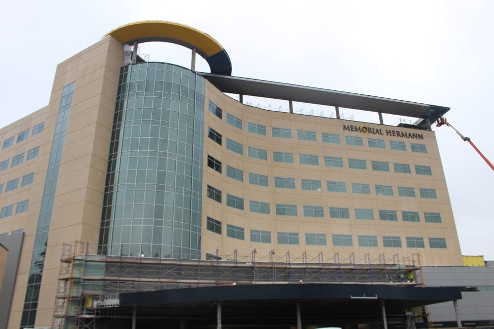 Woodforest Bank Community Terrace named at Memorial Hermann The Woodlands Medical Center tower