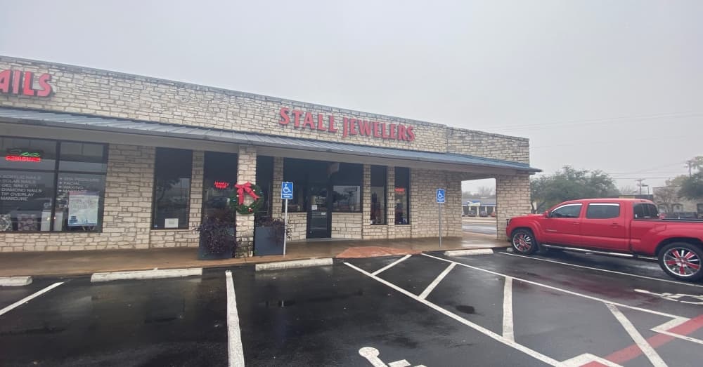 Stall Jewelers now open following renovations after car crash