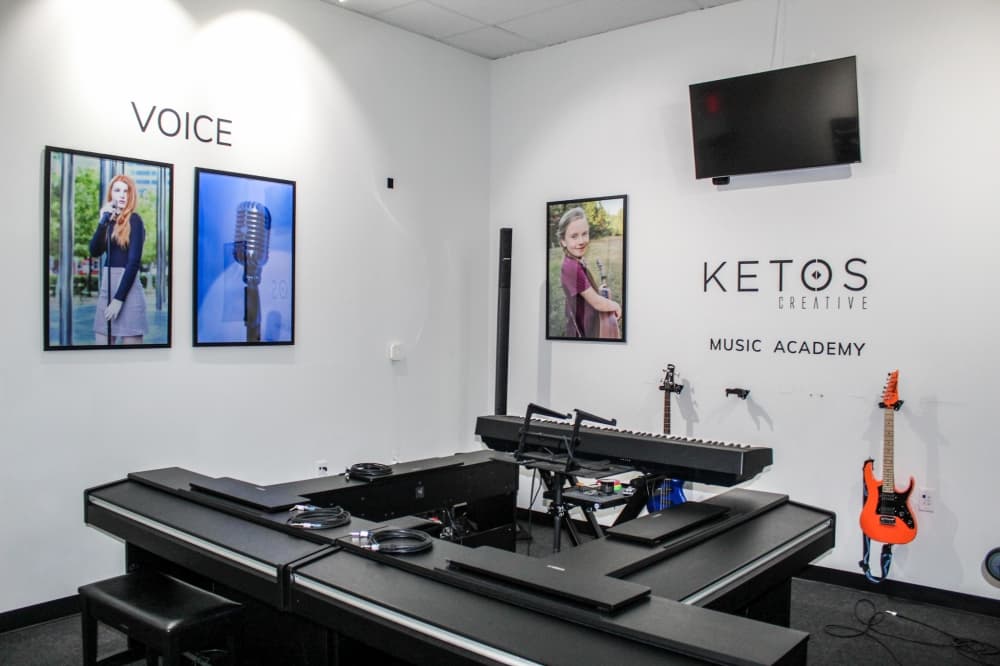 The piano room at Ketos Creative. (Bailey Lewis/Community Impact Newspaper)