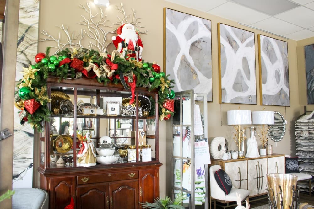 The business offers a variety of statement items, including wall art pieces. (Wesley Gardner/Community Impact Newspaper)