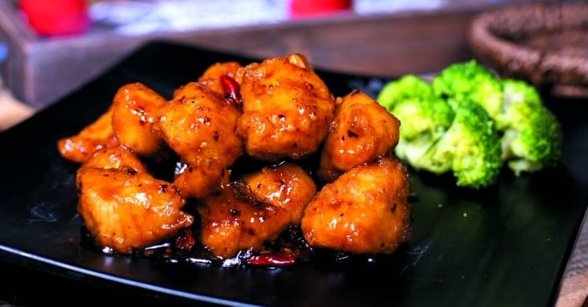 General Tso’s Chicken ($12.95): A staple of Asian cuisine, this dish is served with steamed rice. (Courtesy Airi Poke & Ramen)