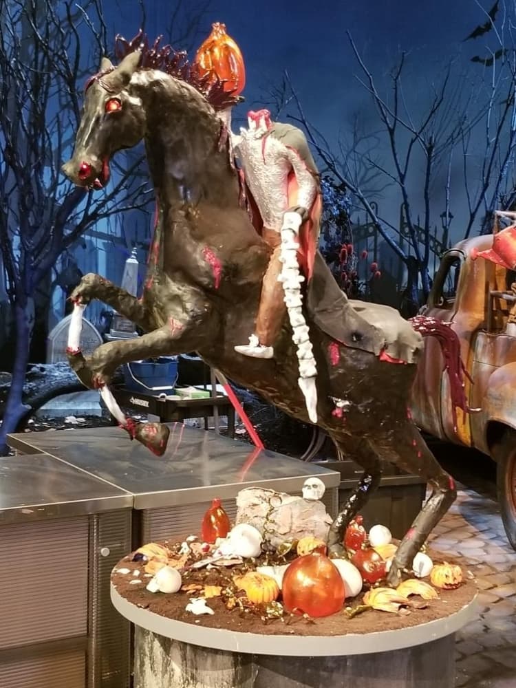Cake's Rock's headless horseman cake