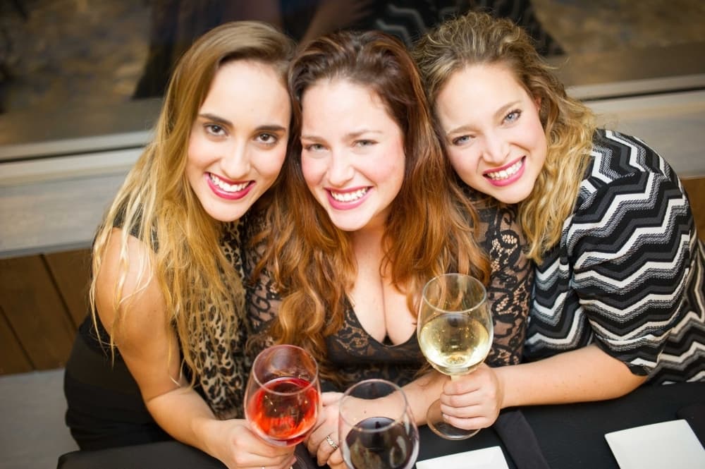Sisters combine talents to create memorable ‘dinnertainment’ at Sylver Spoon Dinner Theater