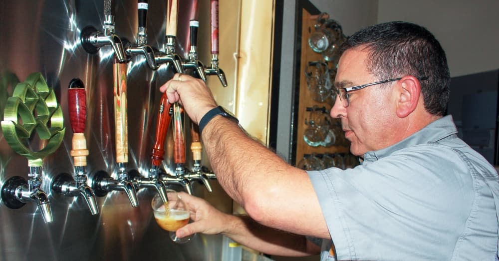DECA Beer Co. in Porter boasts wide selection of local brews, family-friendly taproom
