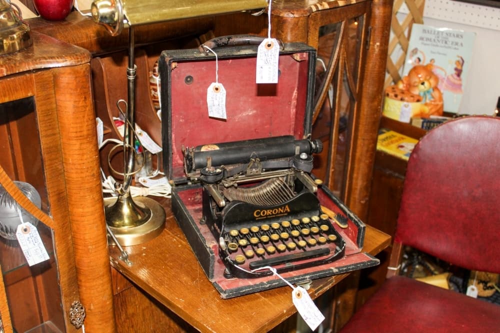 This Corona Standard Typewriter at Memories N’ Treasures Antique Mall dates back to the early 1900s, as do many of the mall’s items. (Bailey Lewis/Community Impact Newspaper)
