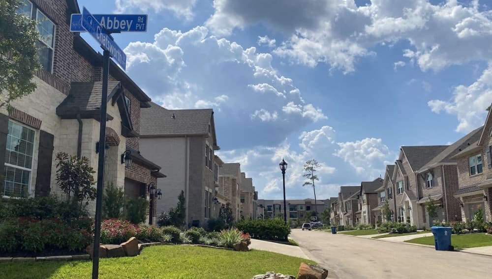 Median home prices continued upward trend in late 2021 in The Woodlands area